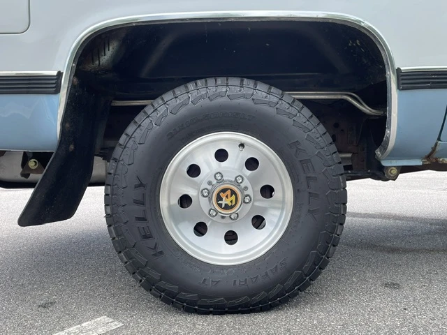 1991 GMC Suburban 7th Gen - Image 21 of 31