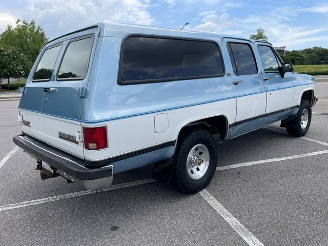 1991 GMC Suburban 7th Gen - Image 9 of 31