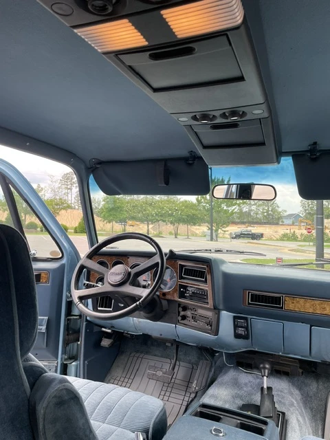 1991 GMC Suburban 7th Gen - Image 31 of 31