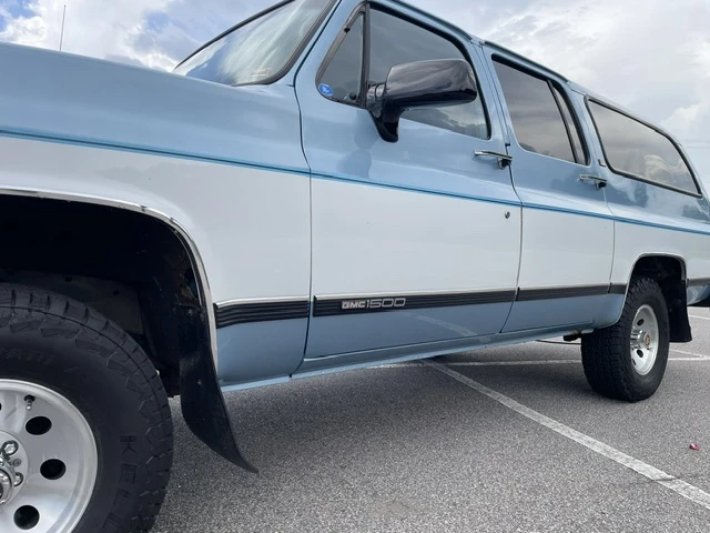 1991 GMC Suburban 7th Gen - Image 15 of 31
