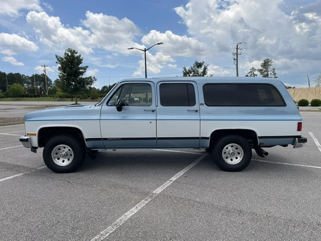 1991 GMC Suburban 7th Gen - Image 5 of 31