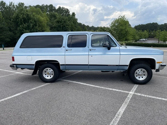 1991 GMC Suburban 7th Gen - Image 10 of 31