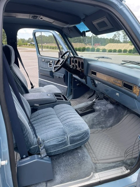 1991 GMC Suburban 7th Gen - Image 30 of 31