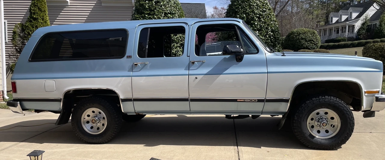 1991 GMC Suburban 7th Gen - Image 2 of 31