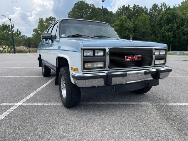 1991 GMC Suburban 7th Gen - Image 12 of 31