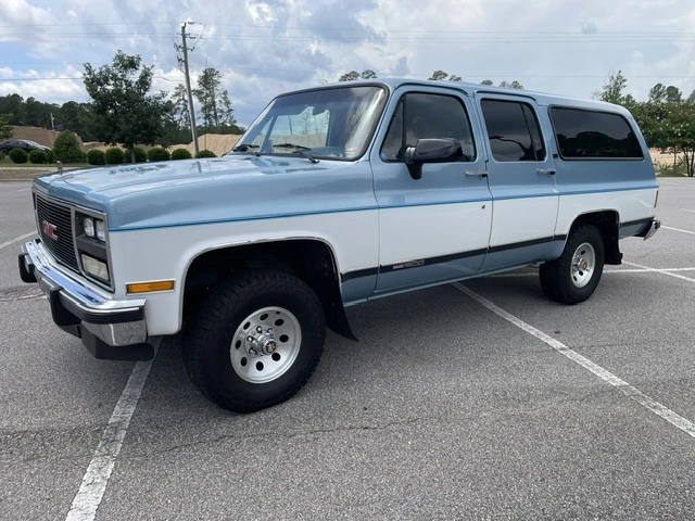 1991 GMC Suburban 7th Gen - Image 4 of 31