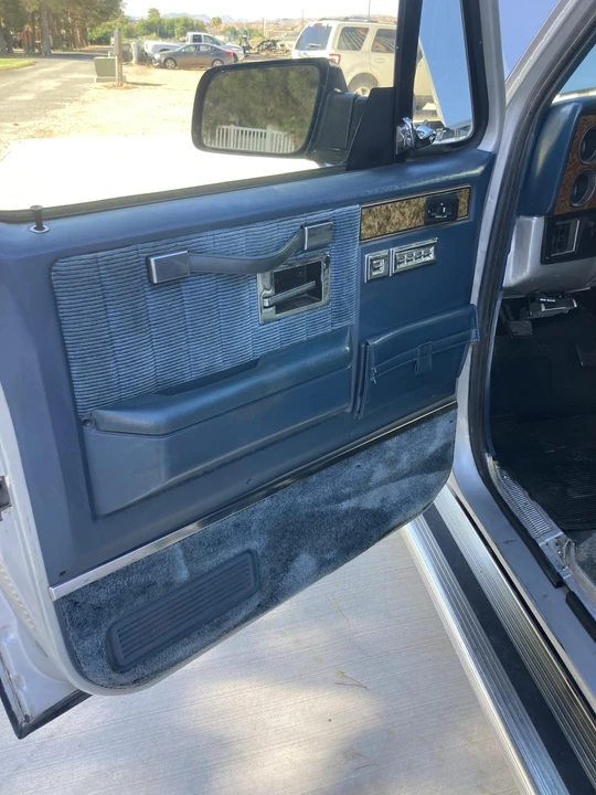1991 GMC Suburban 7th Gen - Image 31 of 31