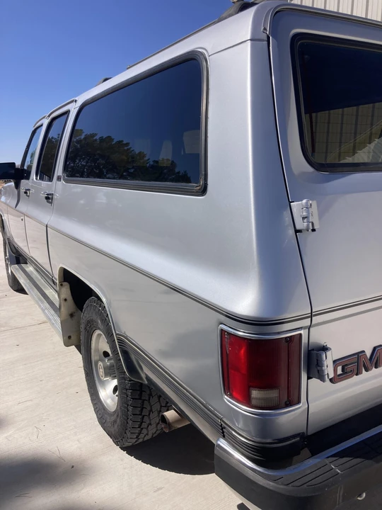 1991 GMC Suburban 7th Gen - Image 14 of 31