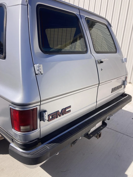 1991 GMC Suburban 7th Gen - Image 15 of 31