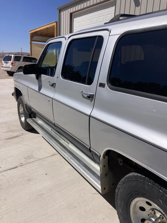 1991 GMC Suburban 7th Gen - Image 12 of 31