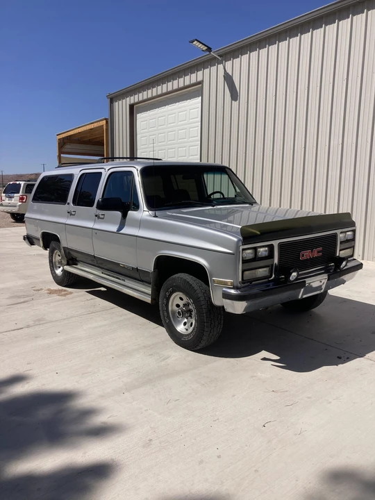 1991 GMC Suburban 7th Gen - Image 9 of 31
