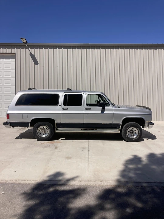 1991 GMC Suburban 7th Gen - Image 8 of 31