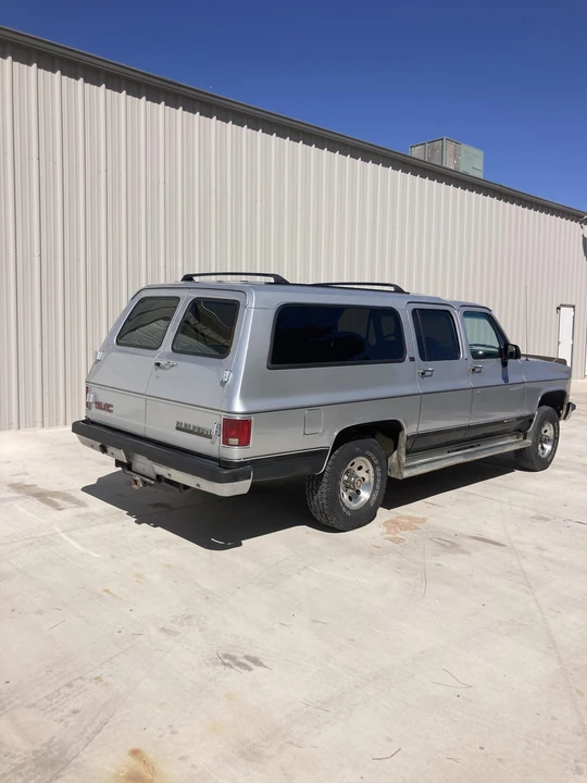 1991 GMC Suburban 7th Gen - Image 7 of 31