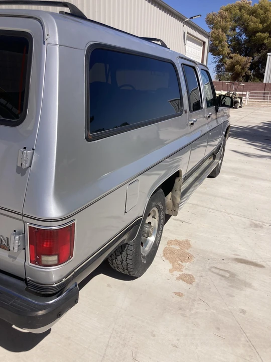 1991 GMC Suburban 7th Gen - Image 18 of 31