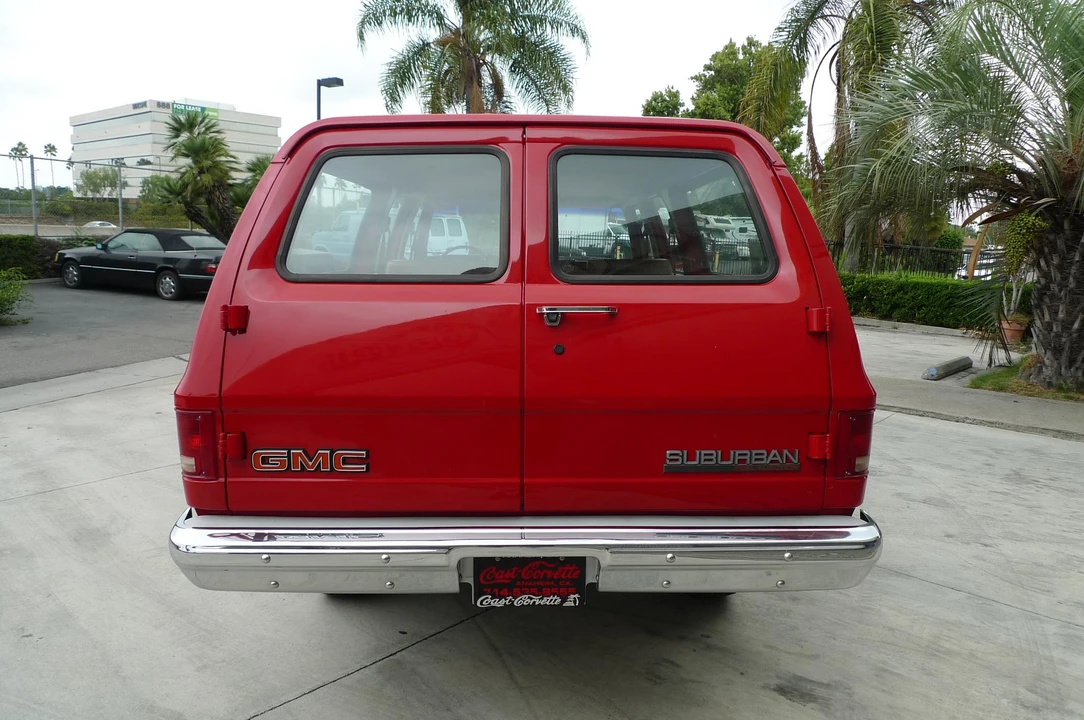1991 GMC Suburban 7th Gen - Image 11 of 31