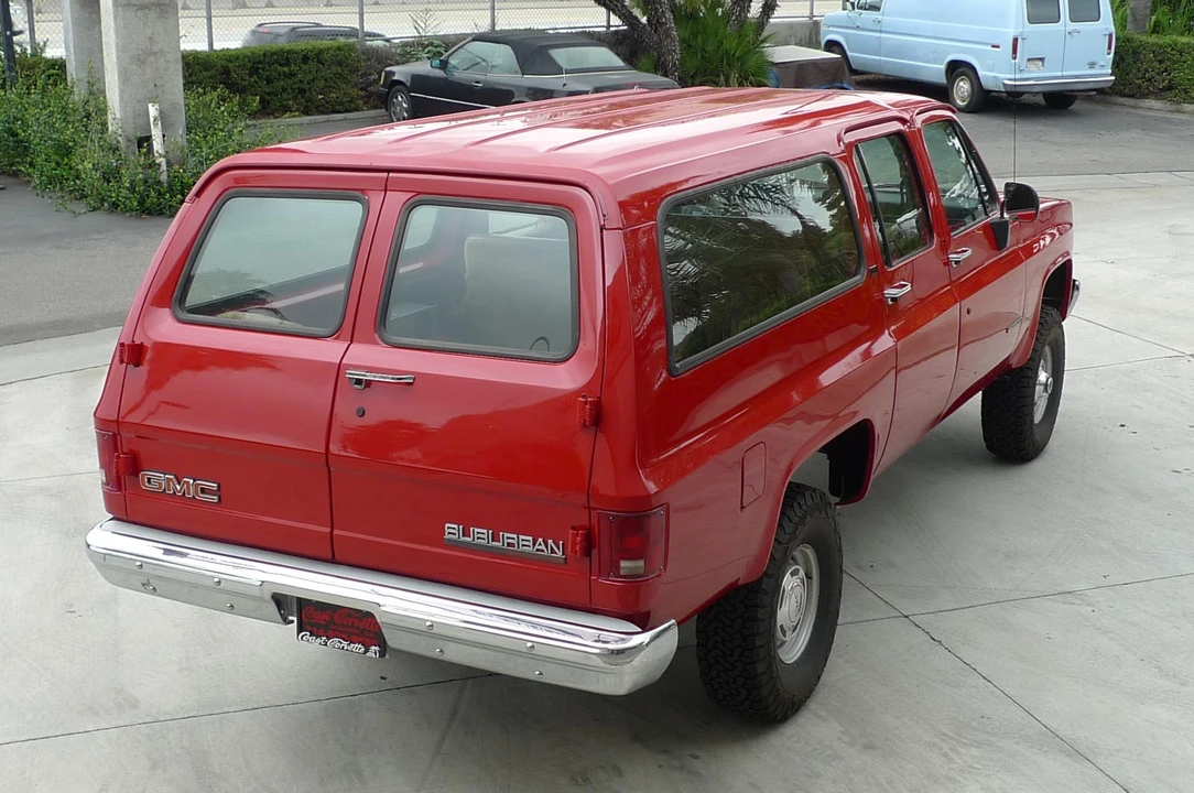 1991 GMC Suburban 7th Gen - Image 10 of 31