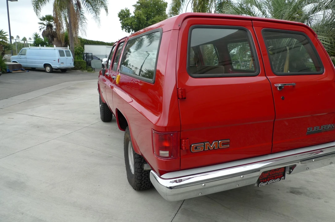 1991 GMC Suburban 7th Gen - Image 21 of 31