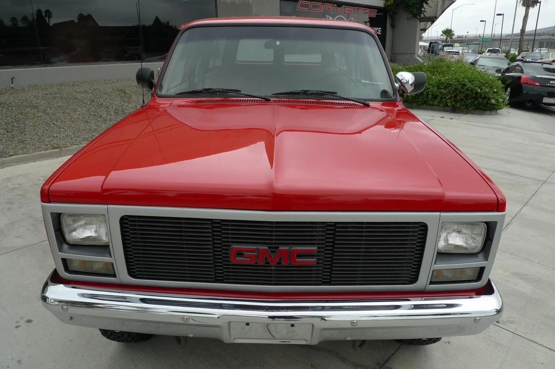 1991 GMC Suburban 7th Gen - Image 4 of 31