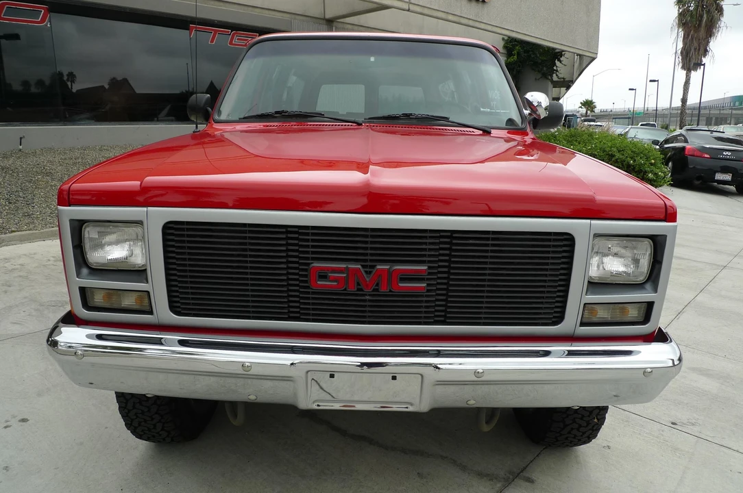 1991 GMC Suburban 7th Gen - Image 5 of 31