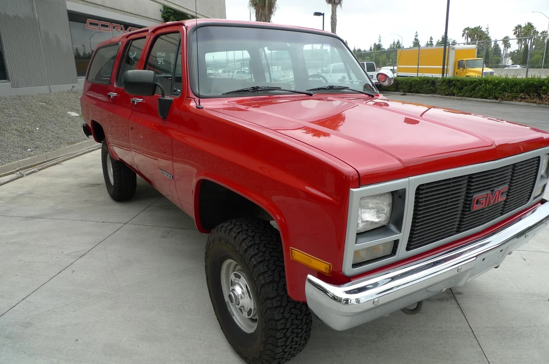 1991 GMC Suburban 7th Gen - Image 14 of 31