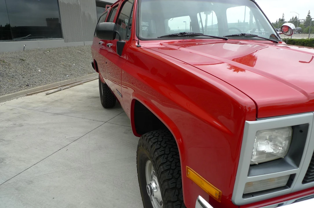 1991 GMC Suburban 7th Gen - Image 15 of 31