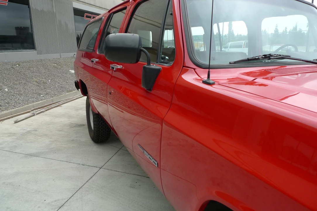 1991 GMC Suburban 7th Gen - Image 18 of 31