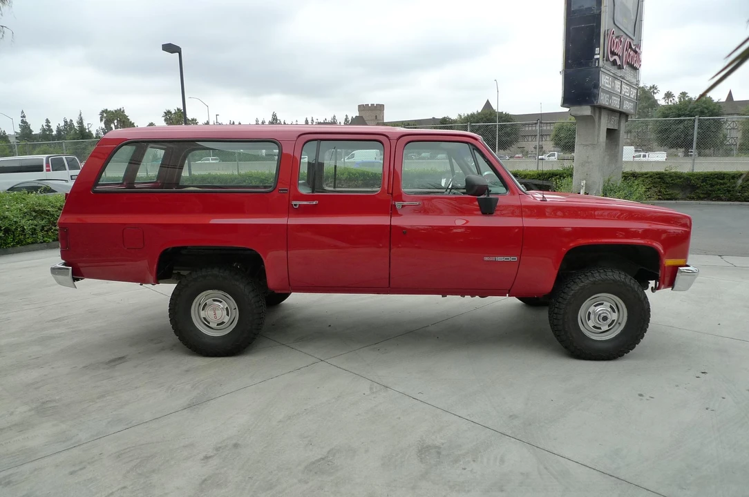 1991 GMC Suburban 7th Gen - Image 8 of 31