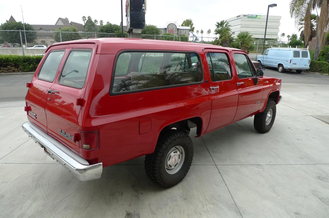 1991 GMC Suburban 7th Gen - Image 9 of 31