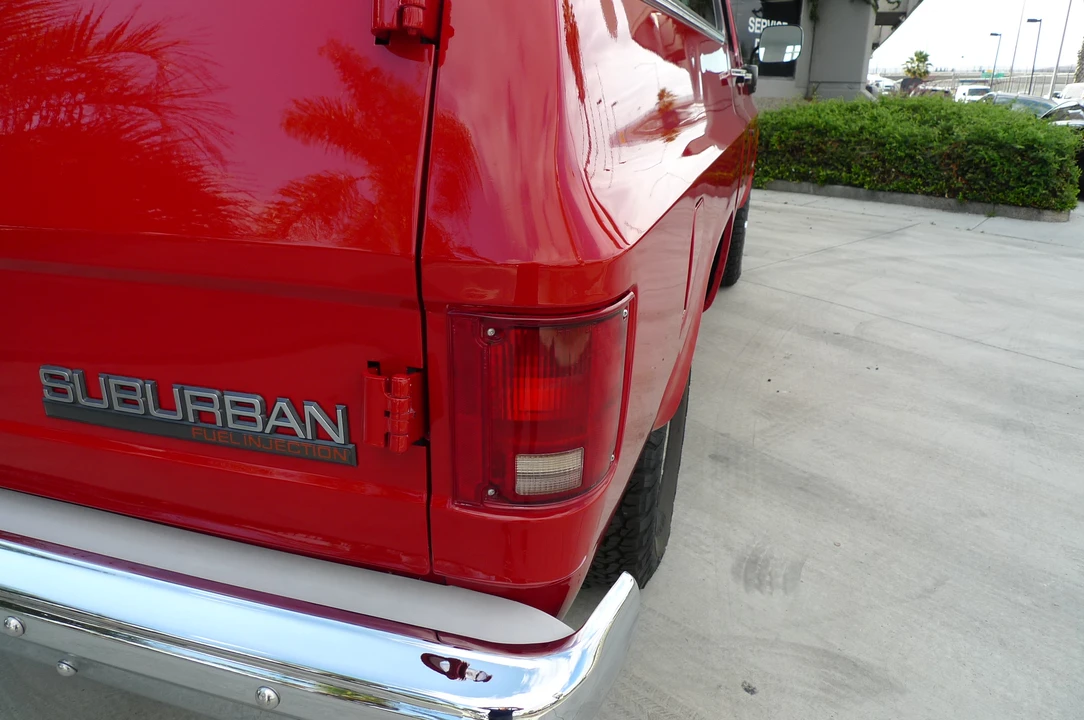 1991 GMC Suburban 7th Gen - Image 30 of 31