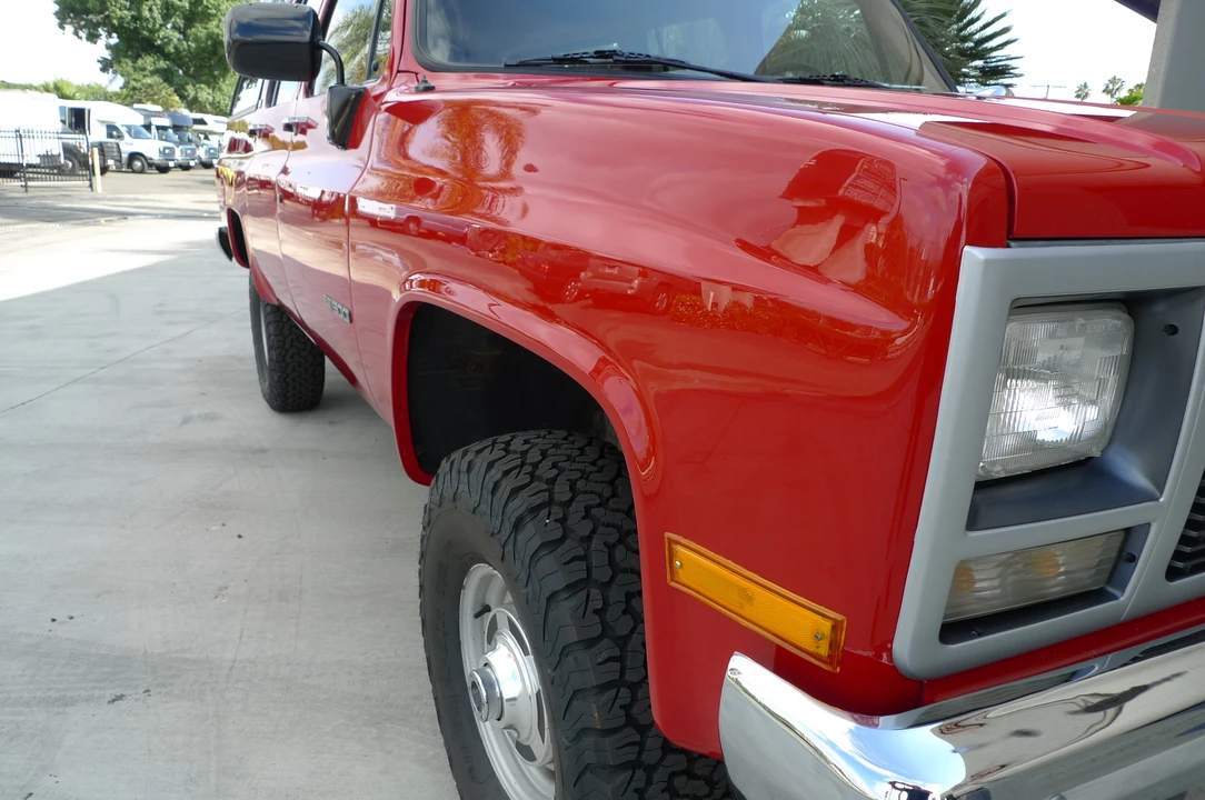 1991 GMC Suburban 7th Gen - Image 16 of 31