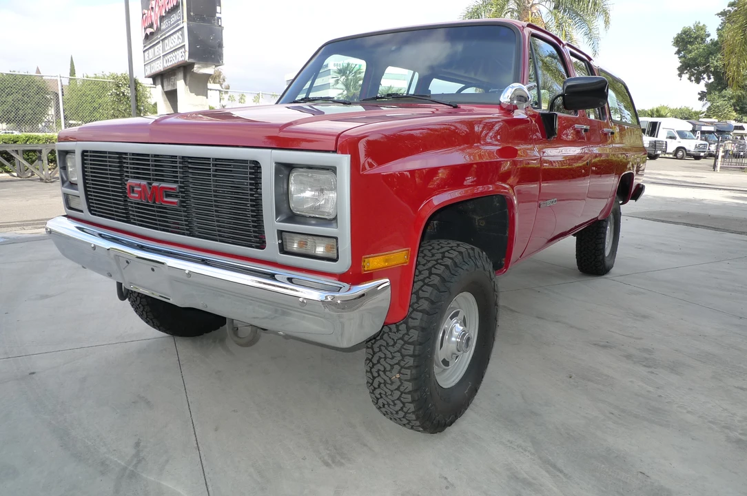 1991 GMC Suburban 7th Gen - Image 2 of 31