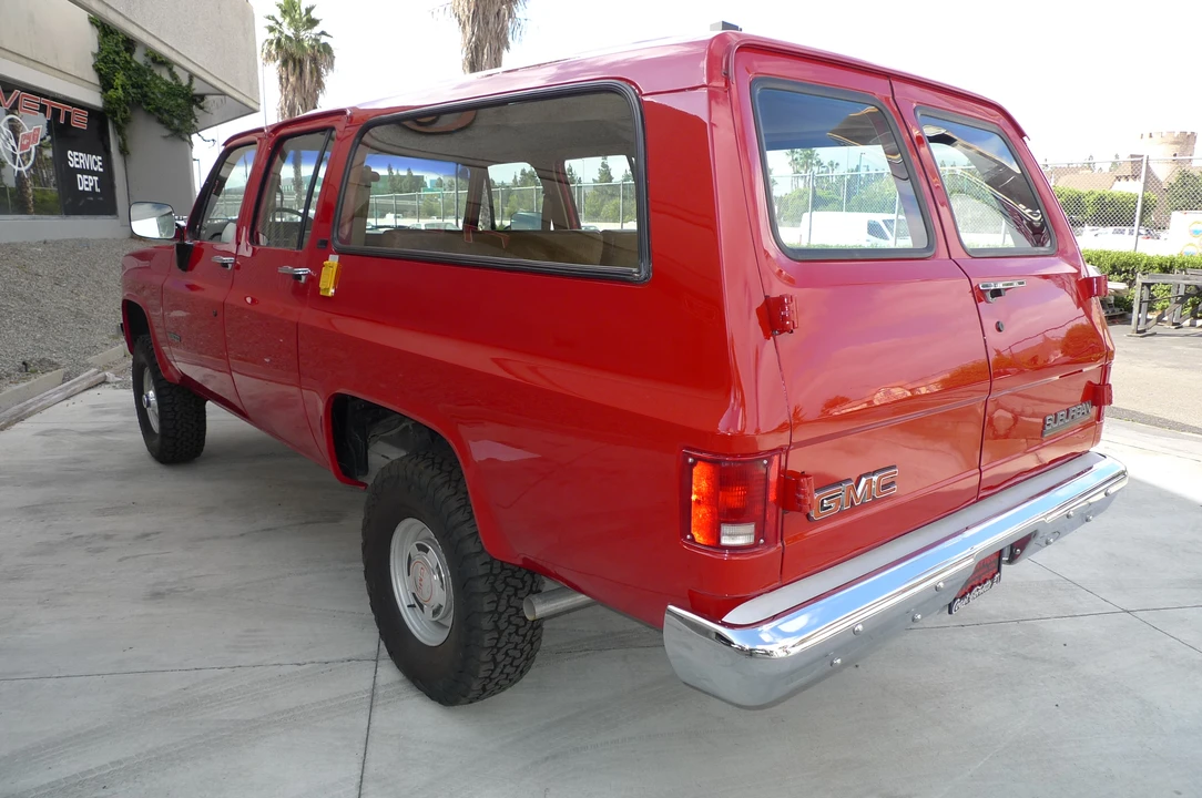 1991 GMC Suburban 7th Gen - Image 12 of 31