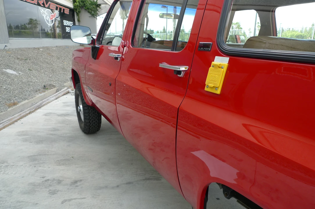 1991 GMC Suburban 7th Gen - Image 25 of 31