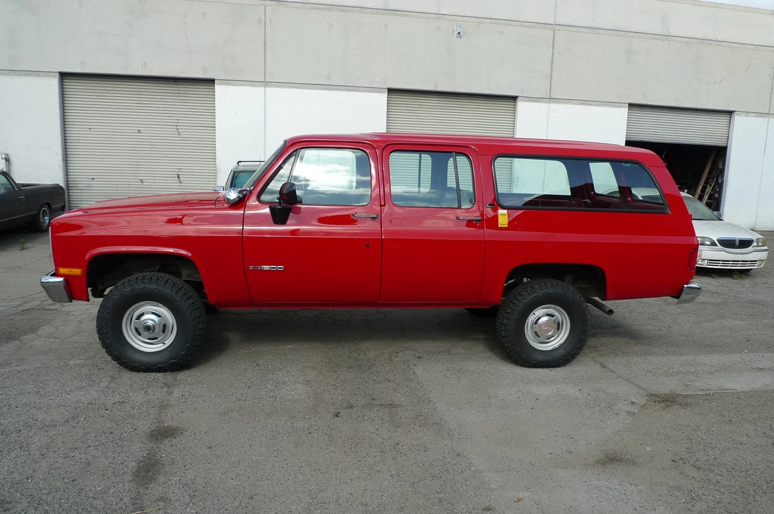 1991 GMC Suburban 7th Gen - Image 13 of 31