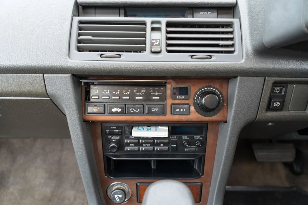 1991 Acura Legend 1st Gen - Image 18 of 30
