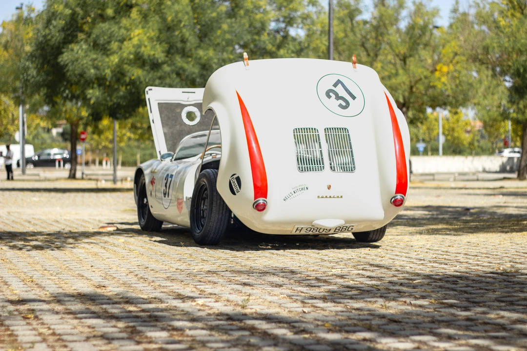 1991 Porsche 550 - Image 16 of 31