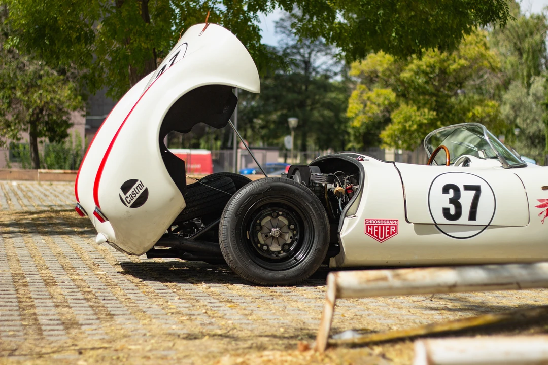 1991 Porsche 550 - Image 28 of 31