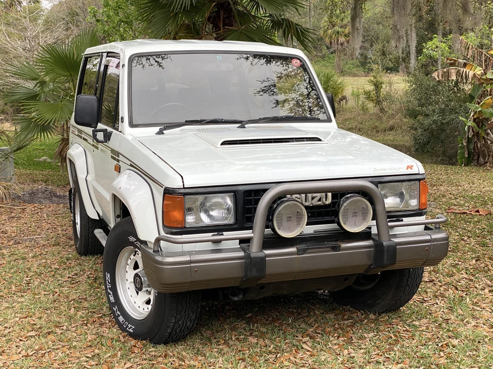 1991 Isuzu Trooper - Image 2 of 31
