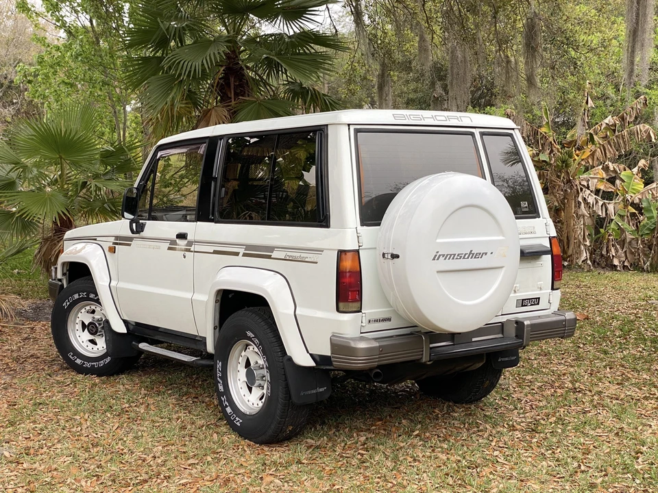 1991 Isuzu Trooper - Image 9 of 31