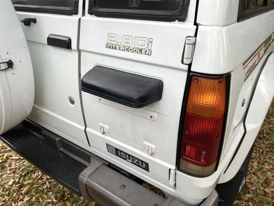 1991 Isuzu Trooper - Image 24 of 31