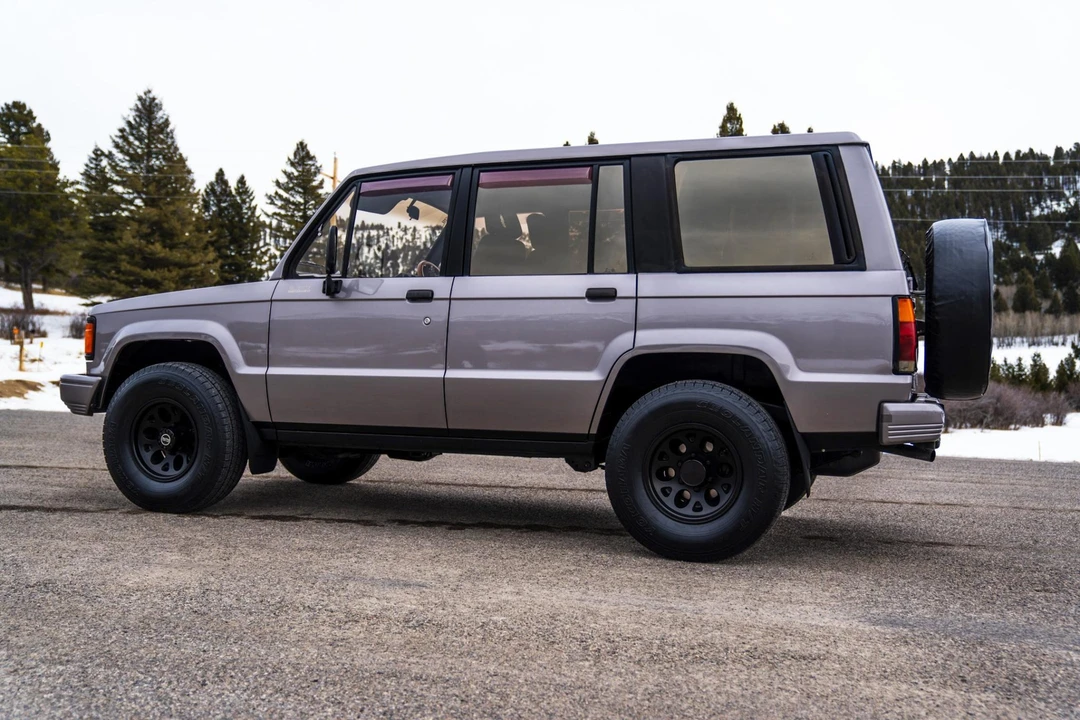1991 Isuzu Trooper - Image 8 of 31