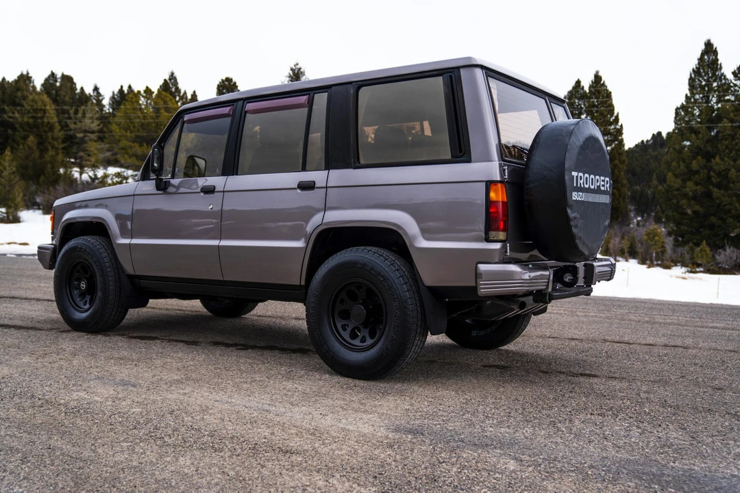 1991 Isuzu Trooper - Image 9 of 31