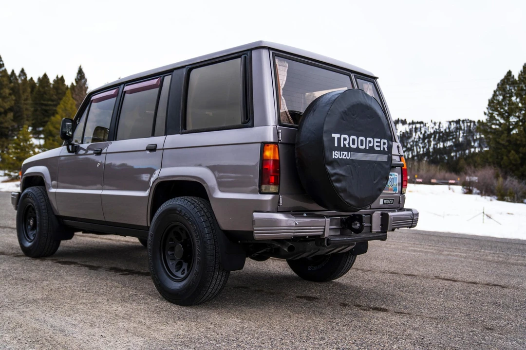 1991 Isuzu Trooper - Image 10 of 31