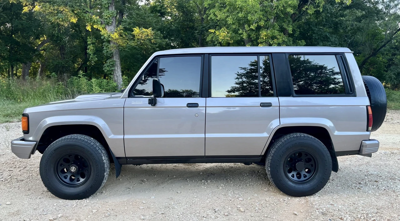 1991 Isuzu Trooper - Image 10 of 31