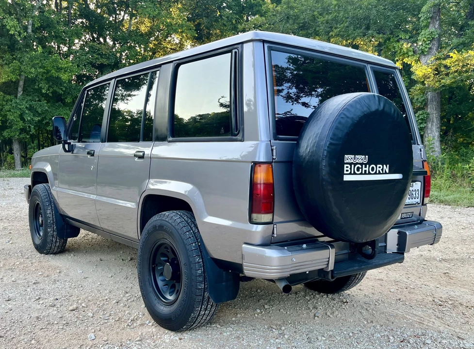 1991 Isuzu Trooper - Image 12 of 31