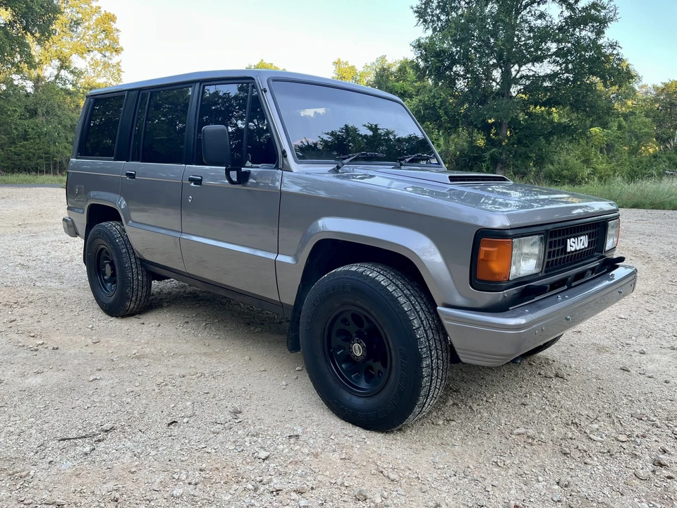 1991 Isuzu Trooper - Image 2 of 31