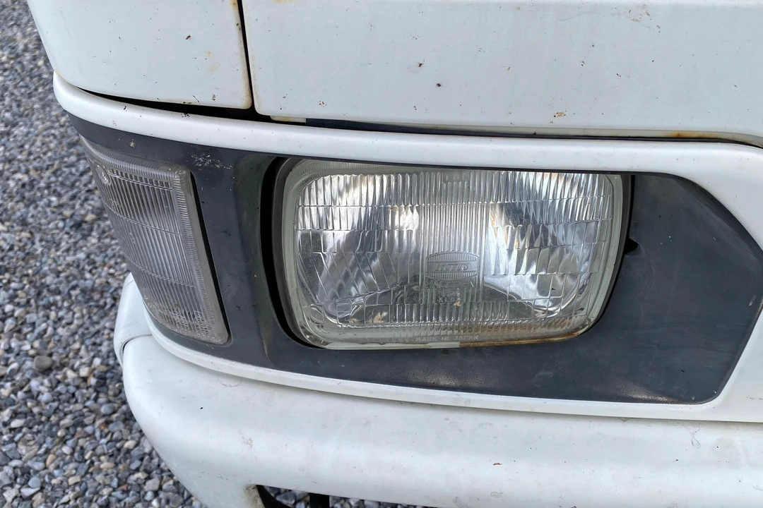 1991 Isuzu Elf - Image 10 of 29
