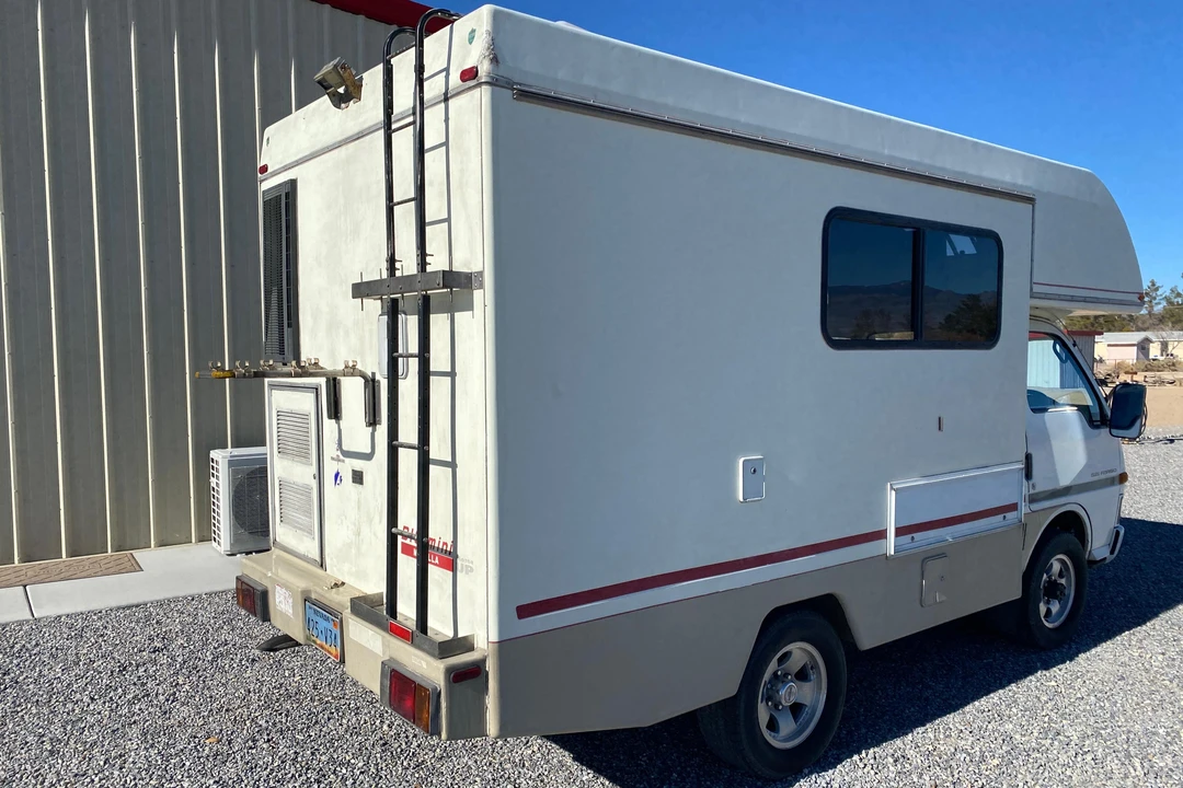1991 Isuzu Elf - Image 4 of 29