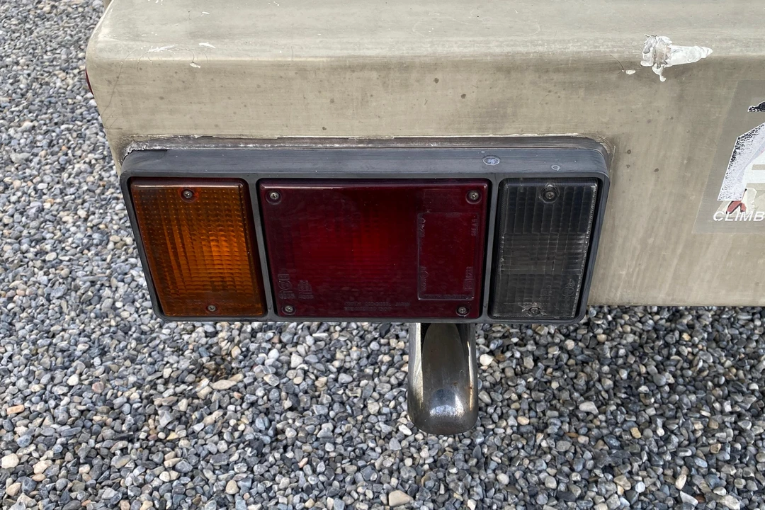 1991 Isuzu Elf - Image 21 of 29