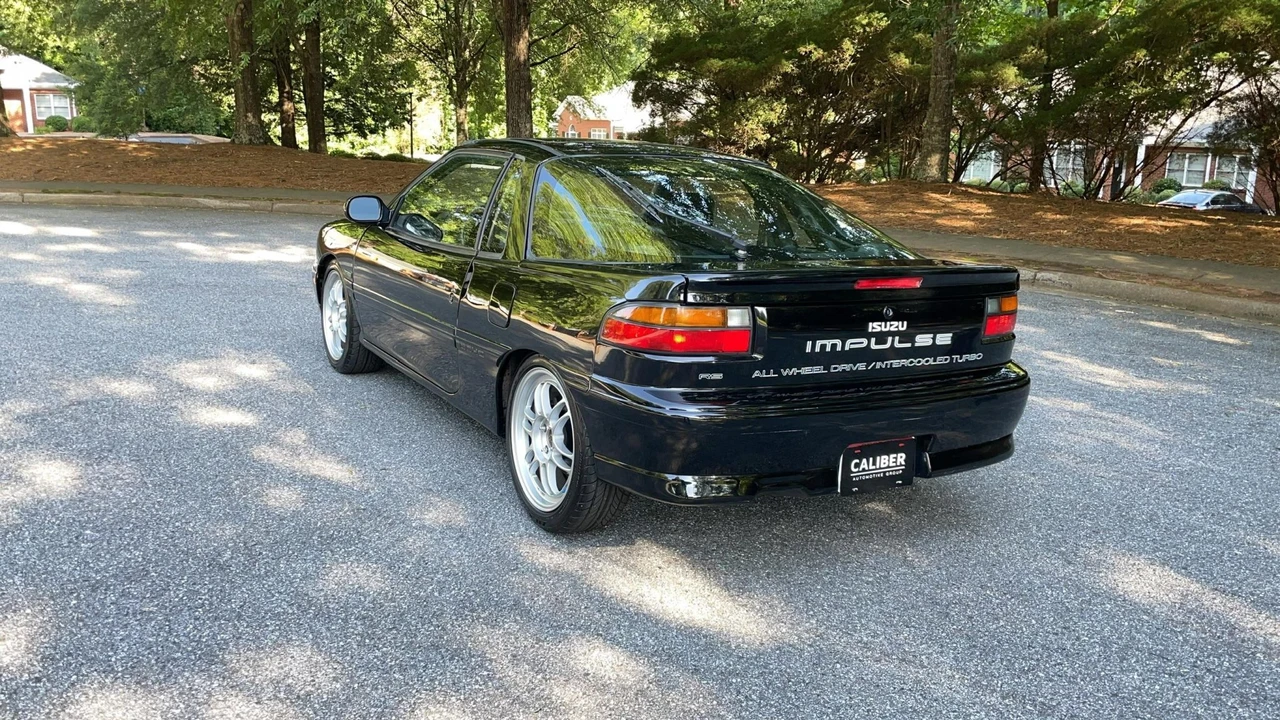 1991 Isuzu Impulse - Image 21 of 31